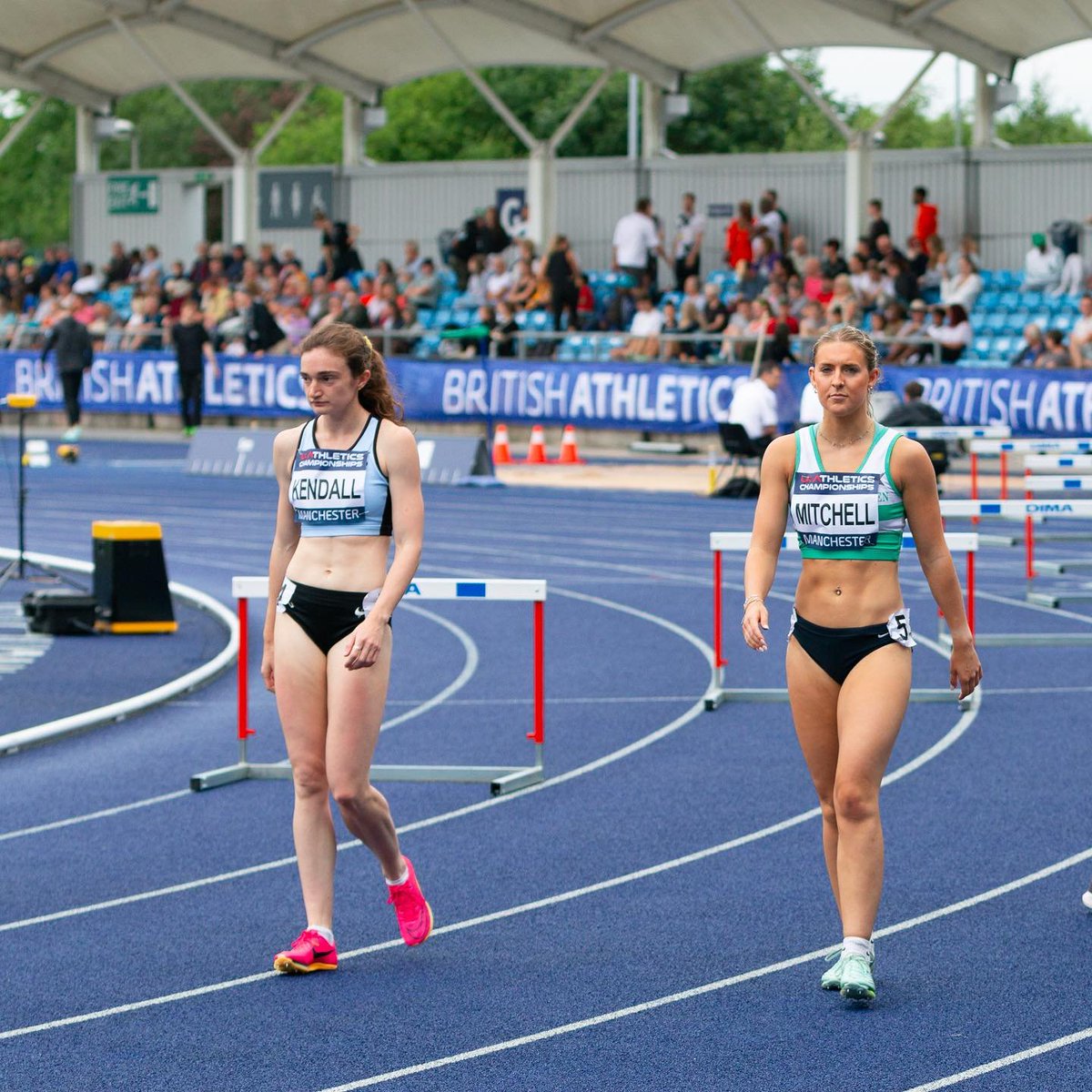 sports_momentum's tweet image. Well done to our 3 athletes at the British Champs.  Nicole and Jasmine have their game faces on here (but Jaz still knows where the cameras are!).

Nicole was 6th in the 400mH final, Jaz 5th in the heat and Kira 13th in the 100mH heats. 
#momentumsports #britishathletics #hurdles