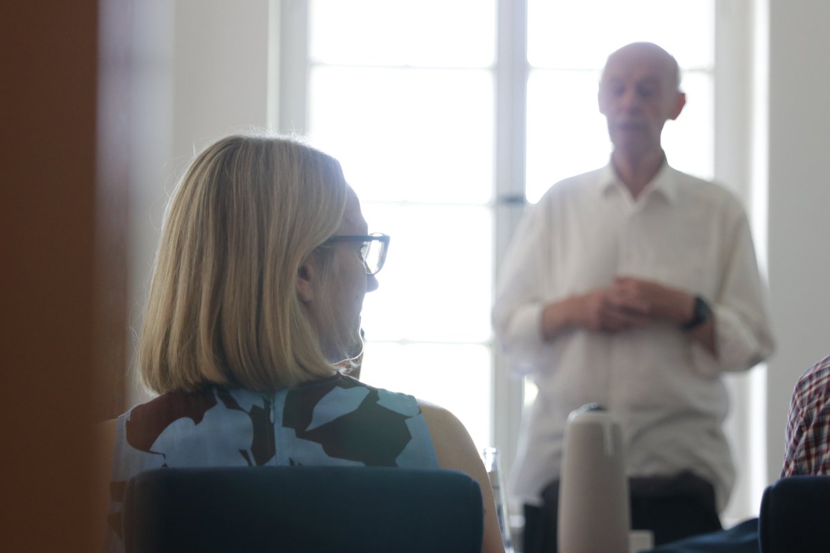 The #mdcAlumni meeting is underway! Welcoming words by our current scientific director Maike Sander (@msanderlab) and the #mdcBerlin's founding director Detlev Ganten (@WorldHealthSmt/@virchowprize), who addressed dozens of on-site and hybrid participants.