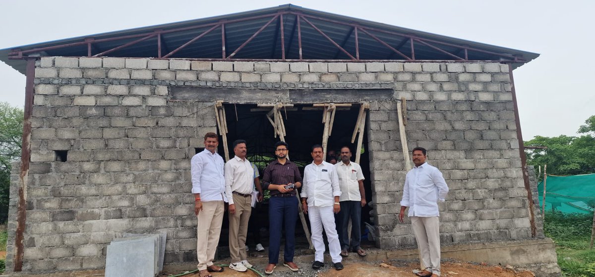 DC_Pocharam's tweet photo. మేడ్చల్ మల్కాజిగిరి జిల్లా పోచారం మున్సిపాలిటీ పరిధిలోని 17వ వార్డులో గల ఏనిమల్ బర్త్ కంట్రోల్ సెంటర్ ని పరిశీలించిన జిల్లా అదనపు కలెక్టర్ అభిషేక్ అగత్స్య గారు. ఈ కార్యక్రమంలో మున్సిపల్ చైర్ పర్సన్ కొండల్ రెడ్డి గారు, వైస్ చైర్ పర్సన్ నానావత్ రెడ్యానాయక్ గారు, (1/2) https://t.co/ZaOkWguOOL