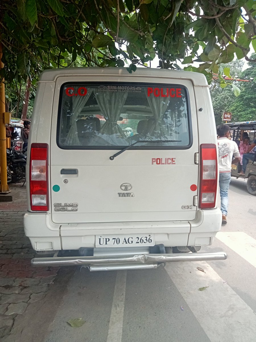 ArvindK21360164's tweet photo. ट्रैफिक नियमों का पालन करने वाली पुलिस की गाड़ी में खुद हाई सिक्योरिटी नंबर प्लेट नहीं है और ना ही सीटबेल्ट का इस्तेमाल किया जाता है क्या इन पर पर ट्रैफिक नियमों का उल्लंघन की कार्यवाही होगा कृपया संज्ञान में अभिलंब ले
@myogiadityanath @dgpup @gorakhpurpolice @UPGovt @Uppolice https://t.co/4E5LU8nsm4