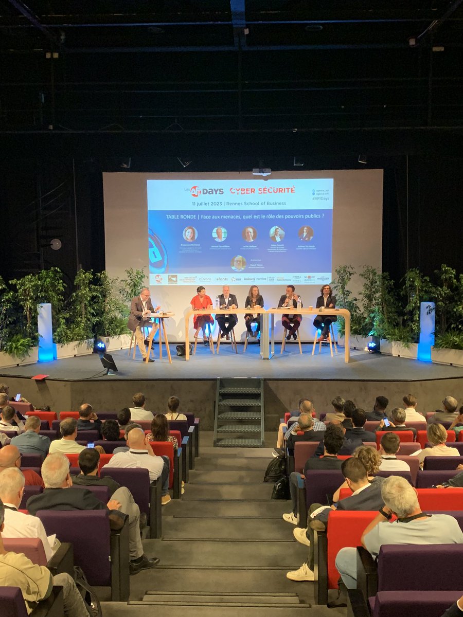 .<a href="/JulienNocetti/">Julien Nocetti</a>, Titulaire de notre chaire Gouvernance du risque #cyber participe à la table ronde "Face aux menaces, quel est le rôle des pouvoirs publics ?" aux côtés de <a href="/BrunessenB/">Brunessen Bertrand</a>, <a href="/TreJerome/">Jérôme Tré-Hardy</a>, Lucile Lévêque et Arnaud Coustillière. #APIdays