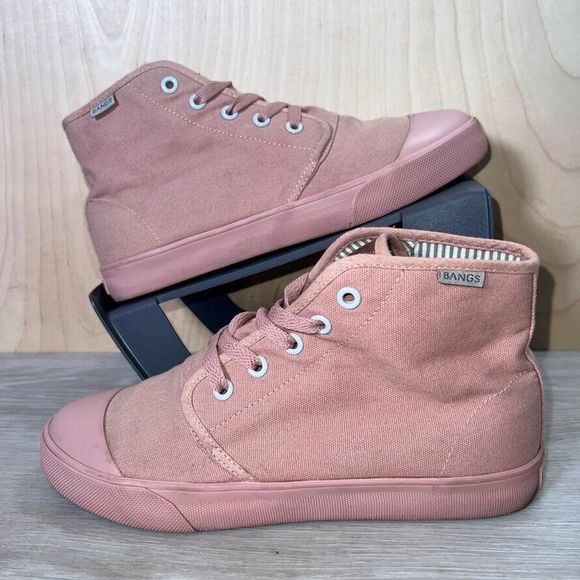 Phyllis48477998's tweet photo. So good I had to share! Check out all the items I'm loving on @Poshmarkapp #poshmark #fashion #style #shopmycloset #nike #bangs #vans: https://t.co/HnwI8x1zfB https://t.co/8cUPdpV4e7