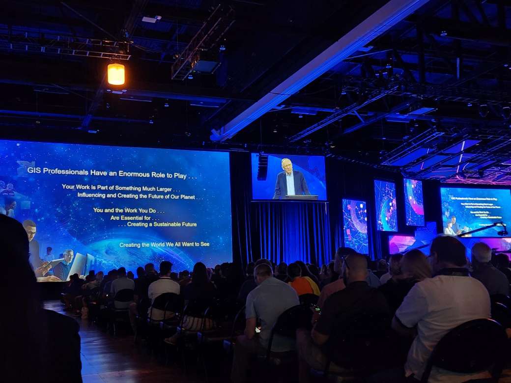 TokyoMap's tweet photo. 【#EsriUC2023】
サンディエゴで開催中の #EsriUserConference 🔥
会場の雰囲気はこちら💁♂️💁♀️ https://t.co/27FqrDbWNm