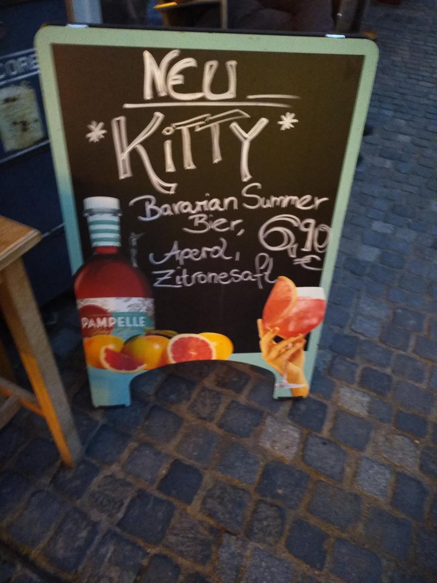 FreibierC's tweet photo. Da geht man abends in Regensburg noch kurz nach Stadtamhof um die laue  Sommernacht zu genießen, dann sieht man unser Bier so schön  angerichtet, und sogar einen Cocktail aus unserem Bavarian Summer  gemacht. Der Cocktail war wirklich lecker. Danke dem Team der  Aperitifo Bar! https://t.co/2SZaXZgZGL