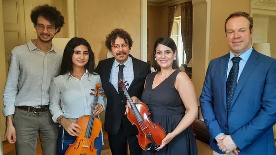 Cité musicale-Metz (@citemusicale) on Twitter photo Les Notes de l'espoir 🎙️
Écoutez le reportage de France Musique, à #Istanbul avec l'Orchestre national de Metz Grand Est et David Reiland dans le cadre de l'opération « Les Notes de l'espoir » : bit.ly/FM-Istanbul
📸<a href="/radiofrance/">Radio France</a> - Louis-Valentin Lopez Les Notes de l'espoir 🎙️
Écoutez le reportage de France Musique, à #Istanbul avec l'Orchestre national de Metz Grand Est et David Reiland dans le cadre de l'opération « Les Notes de l'espoir » : bit.ly/FM-Istanbul
📸<a href="/radiofrance/">Radio France</a> - Louis-Valentin Lopez