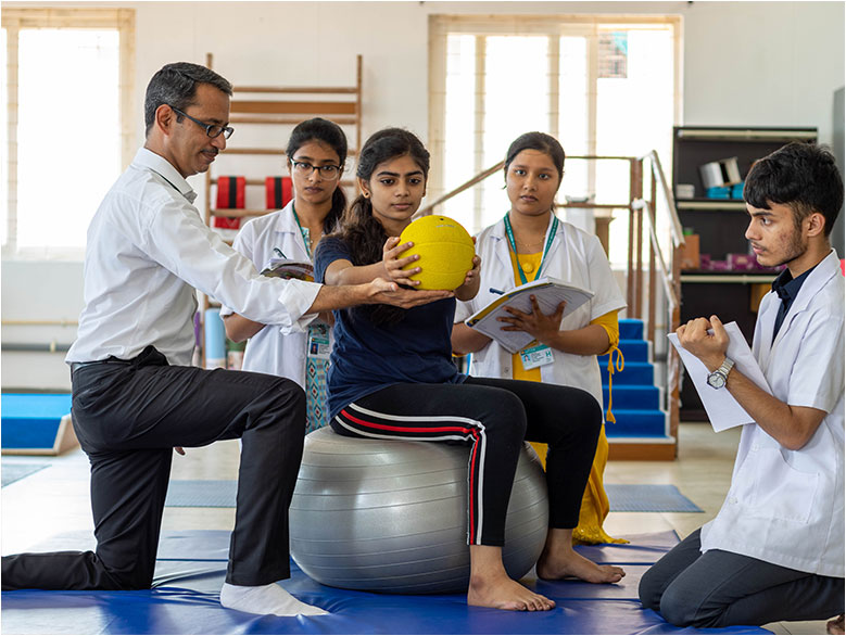 Dr Madhuri Kasi, GITAM School of Physiotherapy highlights the perfect blend of athleticism and analytical skills in sports physiotherapy. Read more: educationtimes.com/article/course… #SportsPhysiotherapy #ActiveLifestyle #AnalyticalSkills #ClinicalExcellence #GITAMUniversity