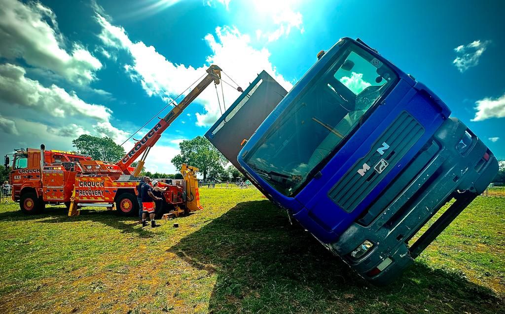 CrouchRecovery's tweet photo. Here is Amelia Tillson our operations manager working hard to put this truck back on its feet
We love Amelia being in the office but something tells us that when the bad weather calls she will now want to hit the road
#rempstone https://t.co/Bwx3OcZLmJ