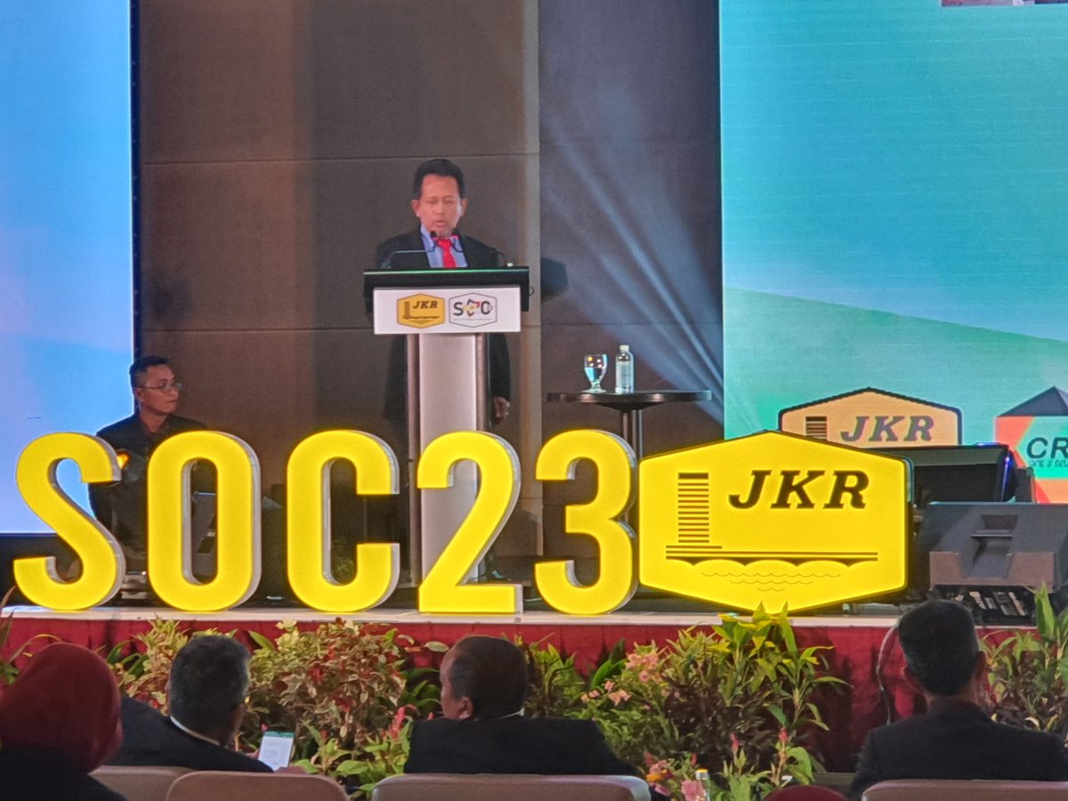 IPJKR_Official's tweet photo. Bicara Inovasi: Kerjaya Daya Cipta JKR yang disampaikan oleh YBrs. Ir. Ts. Dr. Suhaimi bin Salleh di Persidangan Pegawai Kanan (SOC) JKR Malaysia Tahun 2023. https://t.co/eDgmLkgaLY
