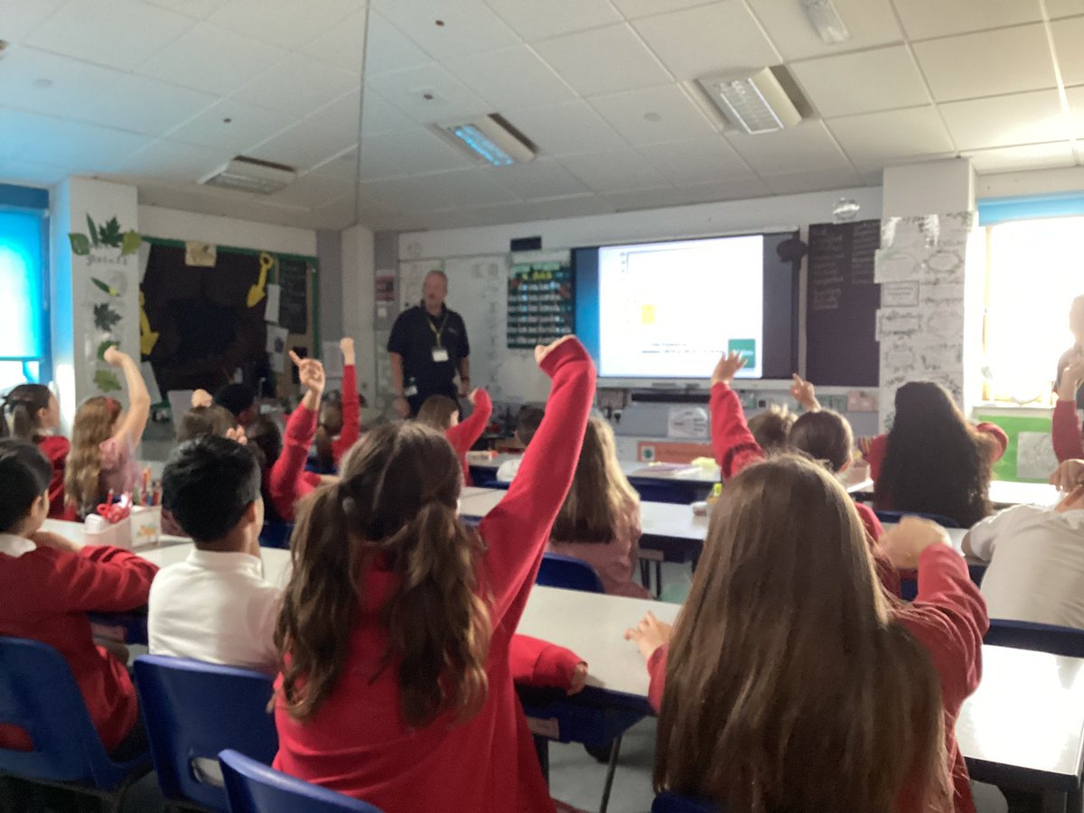 MoorlandsHudds's tweet image. Year 5 have had @KirkleesCouncil teaching us about road safety. #mpsyear5 #mpsrshe