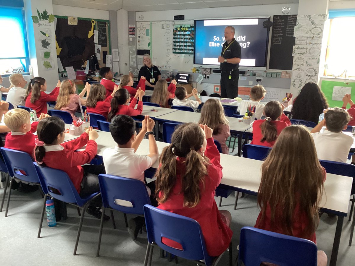 MoorlandsHudds's tweet image. Year 5 have had @KirkleesCouncil teaching us about road safety. #mpsyear5 #mpsrshe