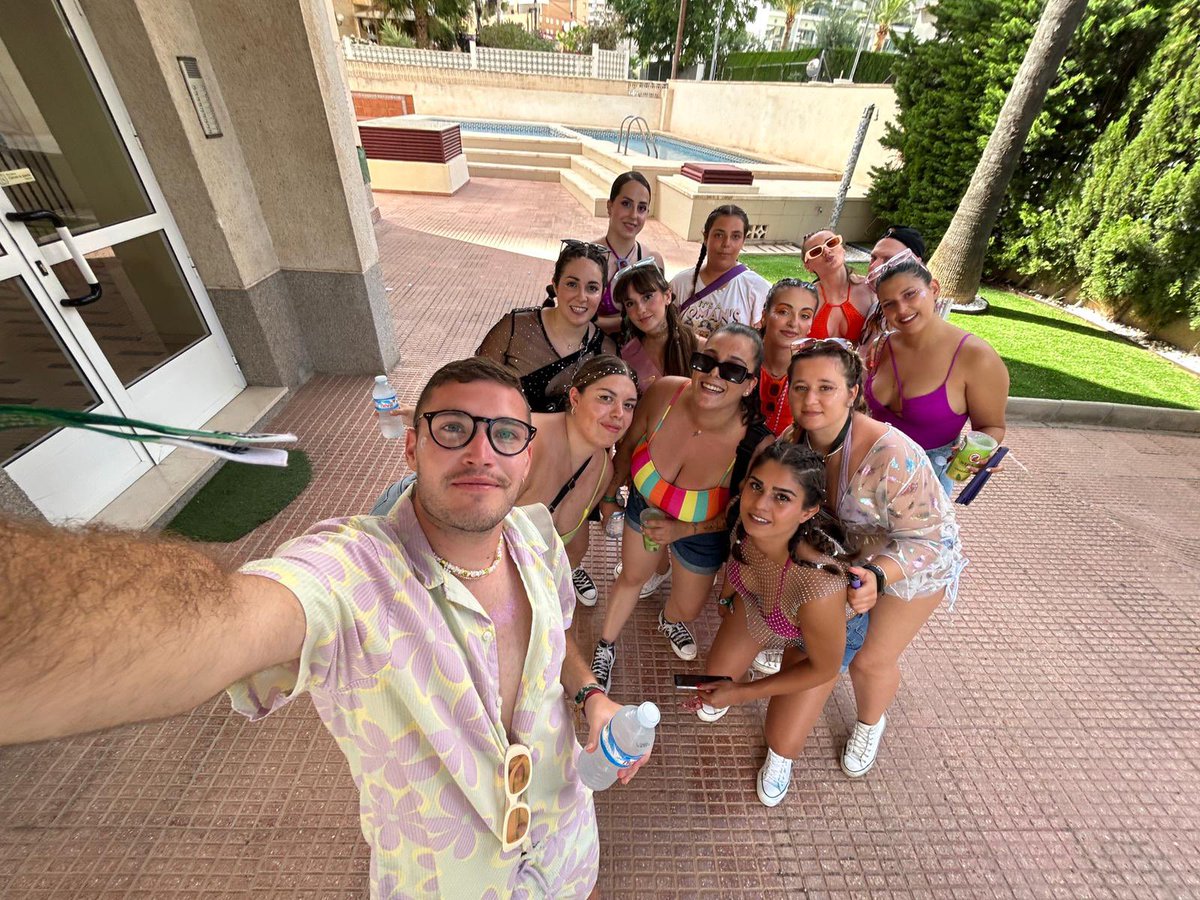 martinezmarta99's tweet photo. De las mejores experiencias 💚🩷🩵 #RBFBENIDORM https://t.co/BBoTiFWFpY