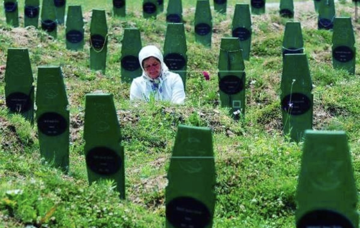 Yakın tarihin en acı soykırımlarından olan #Srebrenitsa katliamının 28. yılında, şehit Bosnalı kardeşlerimizi rahmetle anıyorum. Yaşananların acısını yüreğimizde ilk günkü gibi derinden hissediyoruz. Zulmü unutmayacak, unutturmayacağız.