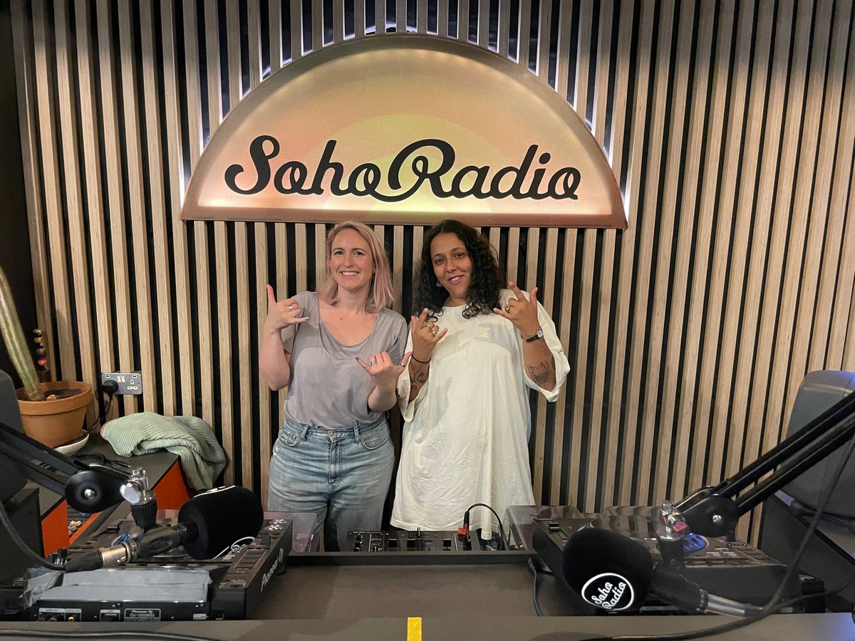 Woii we’re charting!! No 2 in the gqom charts w brand new <a href="/EmoKid_SA/">#SgubhuSaKke</a> and Glisten.

Plus my in-depth conversation with <a href="/badsista011/">BADSISTA</a> where we talk about her formative nights, how she developed her sound as an artist and her thoughts on Europeans dancing 😂

mixcloud.com/sohoradio/emil…