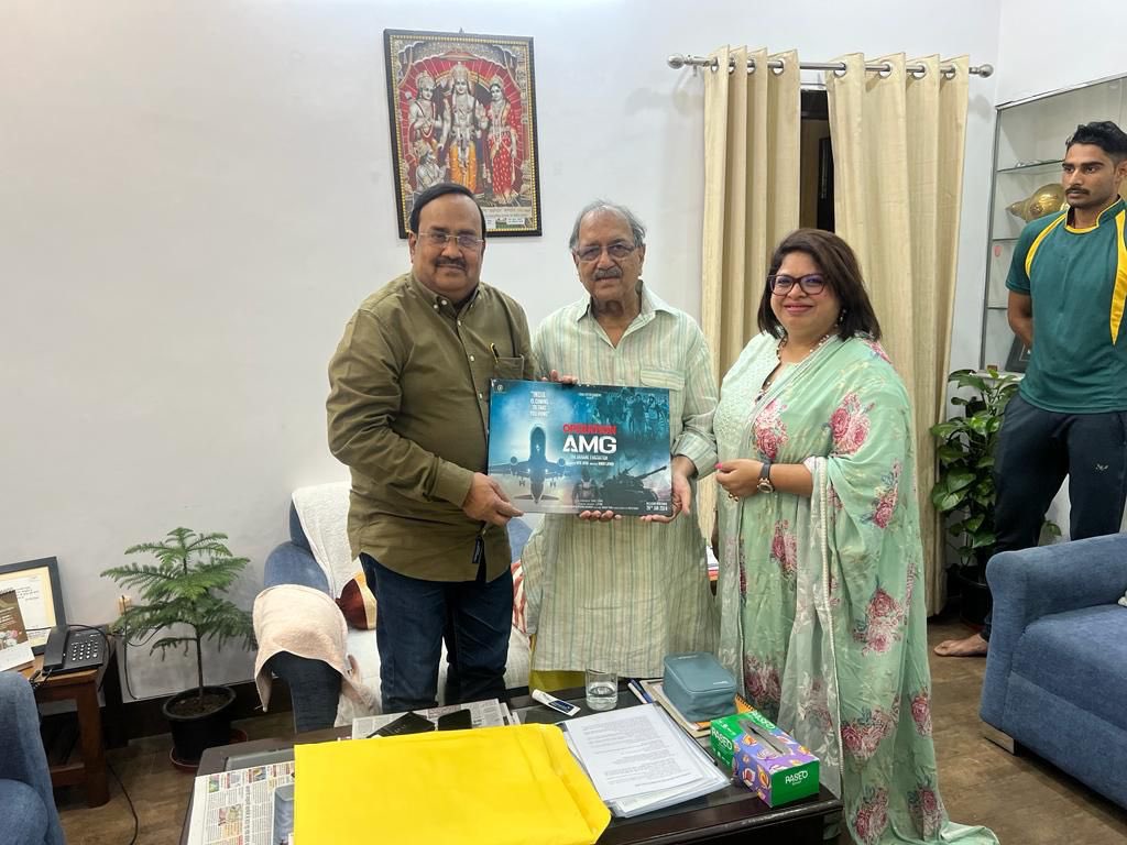 KomalNahta's tweet photo. Team #Ebina #OperationAMG had several meetings with national-level leaders including Dy CM Sh @Dev_Fadnavis and BJP National Treasurer Sh @mrajeshagrawal . They appreciated the depth of research and efforts. Team Ebina/OpAMG also met students to gather info on their harrowing experience to exit the #RussiaUkrainewar zone and the team has also recced locations in Armenia. Good Going @EbinaEntertainment Operation AMG. We hope the film translates the emotions and experience of #sixteenthousand #Indianstudents onto celluloid well. The movie boasts a talented team, with Nitu Joshi & L.P. Rai as the producers, Sunil Tiwari as the co-producer, and Dhruv Lather as the director. The screenplay is written by Sameer Arora.
#OperationAMGUkrainewar #operationamg #operationganga #russsiaukrainewar #16000Indiastudent
@Dev_Fadnavis @mrajeshagrawal @ebina_ent @nitujoshi_india @filmy_dhruv @bjp4India @bjp4maharashtra