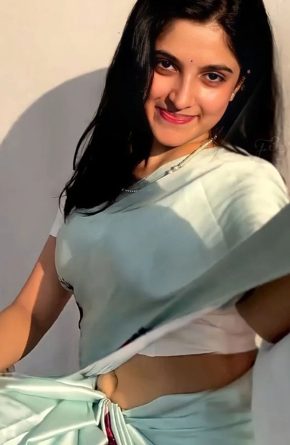 F0vl4NragAA-1QD?format=jpg&name=900x900