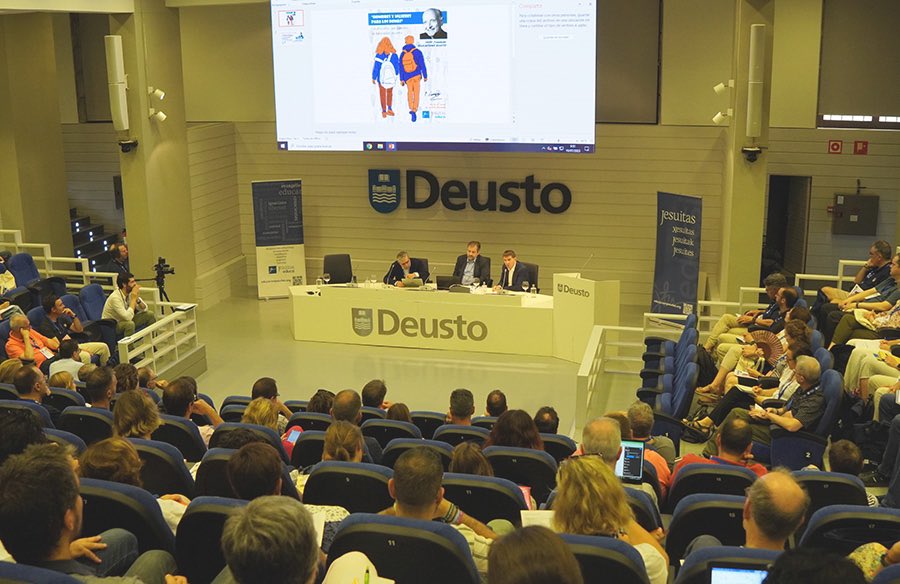 Representantes del equipo directivo de nuestro Centro participan desde ayer en las #jornadaseducsi 
Unas jornadas de reflexión  para seguir acogiendo nuestra Misión y profundizar en una "tradición viva" que seguimos adaptando y aplicando.  
#hombresymujeresparalosdemas 
<a href="/educsi/">Educación Jesuitas</a>