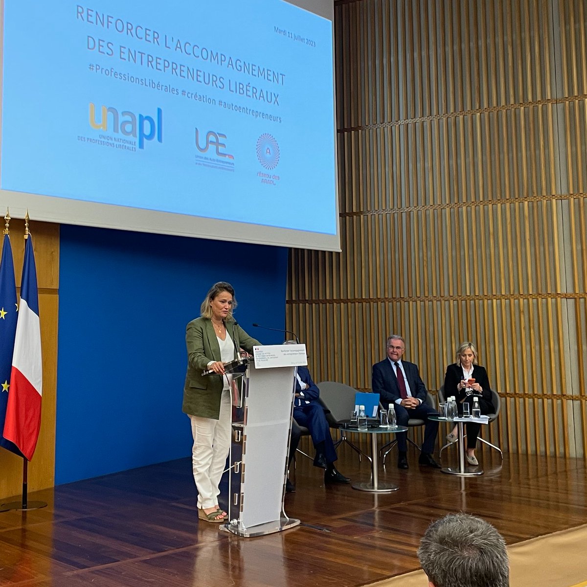 unapl_officiel's tweet photo. La ministre déléguée #PME @oliviagregoire @Economie_Gouv accompagne l'initiative #UNAPL @UnionAE &amp; @araplconference pour renforcer la création d'#entreprise libérale et est présente pour la signature de la convention #ProfessionsLibérales #autoentrepreneurs @U2P_france https://t.co/V5ip5ZpWib
