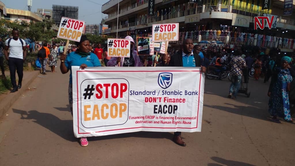 ntvuganda's tweet photo. Youth aligned with the FDC party are protesting against the EACOP project, demanding banks funding the project to halt. They claim the oil venture will escalate environmental devastation and human rights violations in Uganda. The protest happened in downtown Kampala. #NTVNews https://t.co/8fmpto3DwK