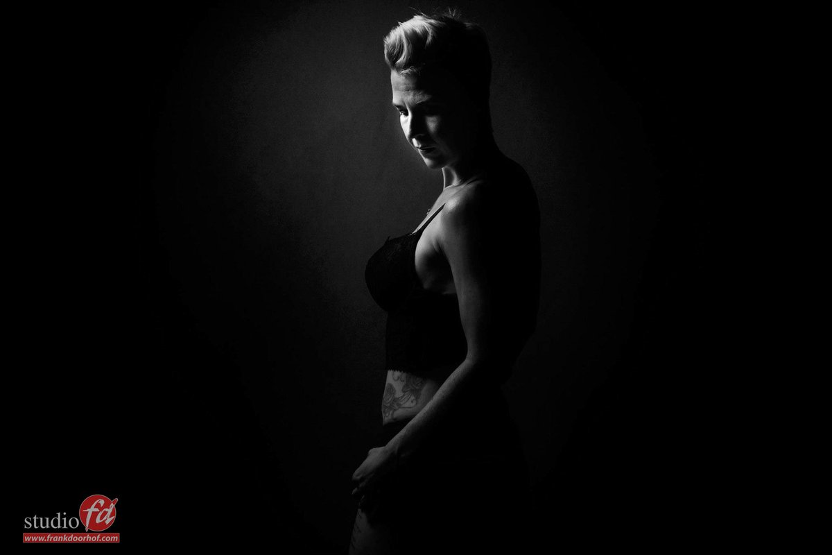 frankdoorhof's tweet photo. Schrijf nu in voor de workshop van zaterdag.
We gaan fashion combineren met klassieke meesters + een knipoog naar glamour
Een leuke mix
Inschrijven via https://t.co/BrsS19ZD9V ook voor meer info/agenda
#workshops #licht #fotografieworkshops #studioverlichting #modelfotografie https://t.co/dvgIaZtvFn