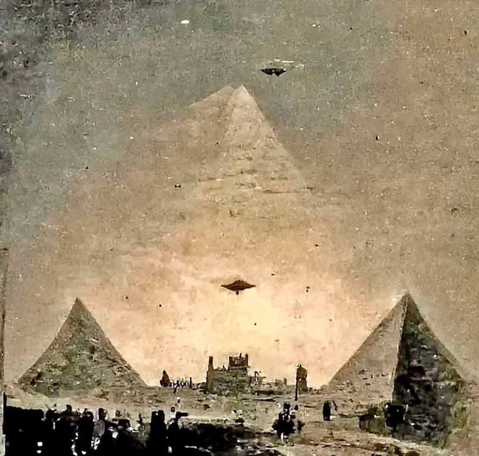 apanalis's tweet photo. 🟠Estas fotos fueron puestas a disposición del público por un investigador , Steve Sunday. 
Via @andtartary2
🟠Según él, las imagenes estaban en los archivos secretos del Vaticano y pudo obtenerlas gracias a una "filtración", es decir, alguien supuestamente robó las fotos ultrasecretas de las bóvedas especiales de la Sede Pontificia. 
🟠No se revela el lugar de la acción, pero se sabe que el Vaticano tiene una especie de máquina del tiempo llamada #Cronovisor. 
🟠Veraz o no, el Tiempo lo determinará