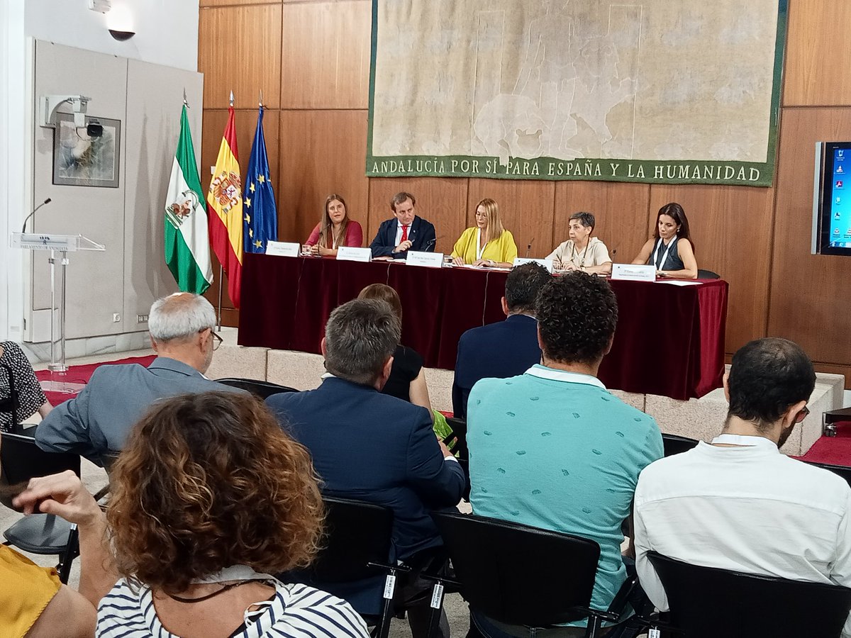 En este día de celebración del #Cooperativismo también hay que reivindicar la necesidad de #agua en #Andalucia 🌧️🌧️ y el #relevo generacional para continuar siendo motor de #empleo y #riqueza en el medio rural 💪🏻
#CoopsDay
<a href="/AndaluciaEScoop/">AndalucíaEScoop</a> 
<a href="/ParlamentoAnd/">Parlamento Andalucía</a>