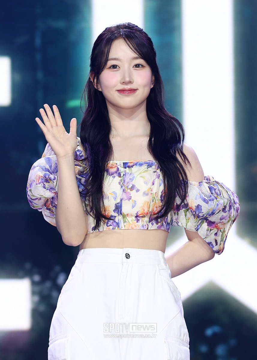 aewohn's tweet image. Ready for the showcase! See you there NSWER! 🤍🩷