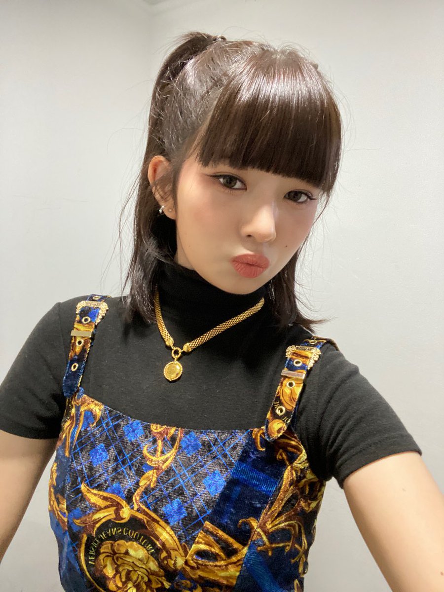 Ustedes me ven tranquila, pero la verdad es que estoy muy emocionada porque a little #𝚙𝑖𝕖𝚌𝑒͟·o𝑓ྀ𝕤𝚑e͜͡𝕚n está dentro de mí y como su fan número uno i wanted to keep on #𝚜𝕥𝑖ll᭬ꫂ𝕤𝚑𝑖n𝕚n𝕘 para verlos esta noche.

𝔲𝚗𝑓𖦹r𝚐ivē𝚗  ִֶָ   ๋ 𓂂 𝑙𖦹𝑣e  ⁀  𝑘arma.