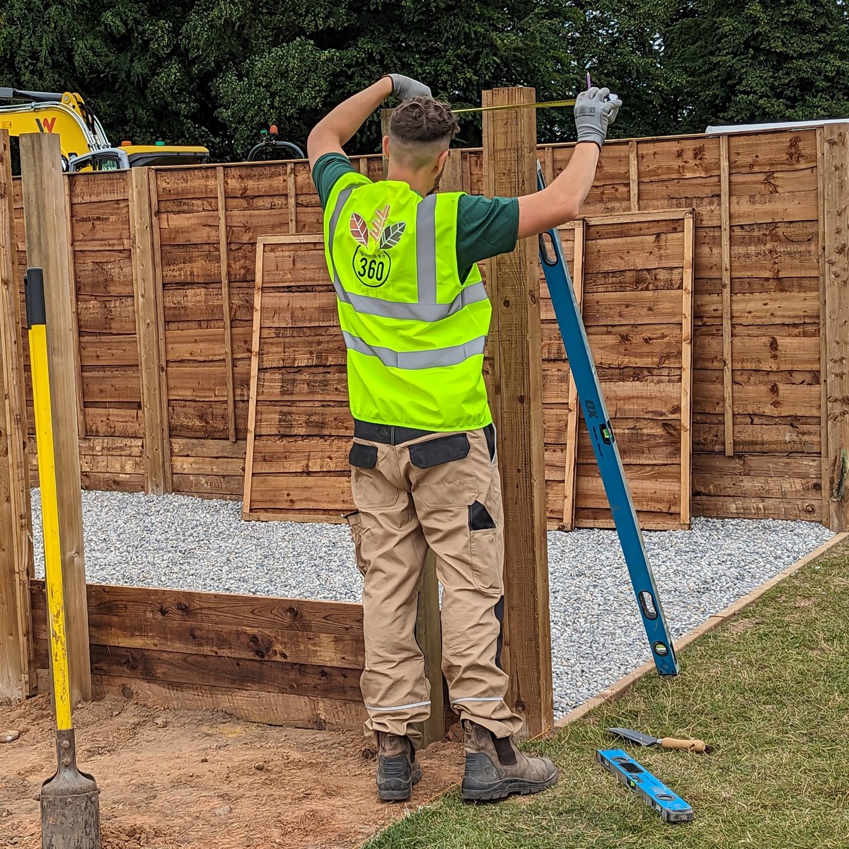 The incredible team at #Garden360 are lending us their time and amazing talents as we build ‘The Empowerment Garden’ for <a href="/The_RHS/">The RHS</a> Tatton Park. They’re like celebrities around here! We’re so grateful for their support and the way they are working alongside our service users 💙