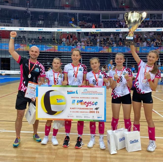 DZPSWroclaw's tweet photo. Historyczny wynik #zDolnyŚląsk na finałach @KinderJoyMoving Trzy tytuły 🥈(Wałbrzych, Lubin, Kamienna Góra) kolejne 3 ekipy miejsca 5,6 i 8. Pozostałe drużyny w większości w pierwszej „16” kraju. Gratulujemy świetnego występu oraz nagrody fairplay dla Kuby Wierzbickiego. https://t.co/4iXEU23PqZ