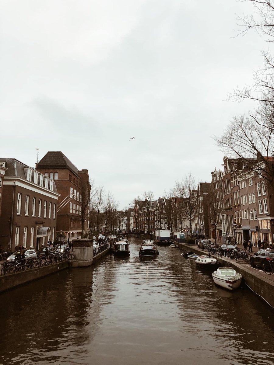 arfdy12's tweet photo. Another country yang I’m in love with is Amsterdam 

No not because of the “coffee shops 🍃” or their red light districts, but the people, the buildings, vibe semua best. 

Next time if you’re travelling to Europe, try stay sekejap kat sini ok! https://t.co/pFRgeTxm6P