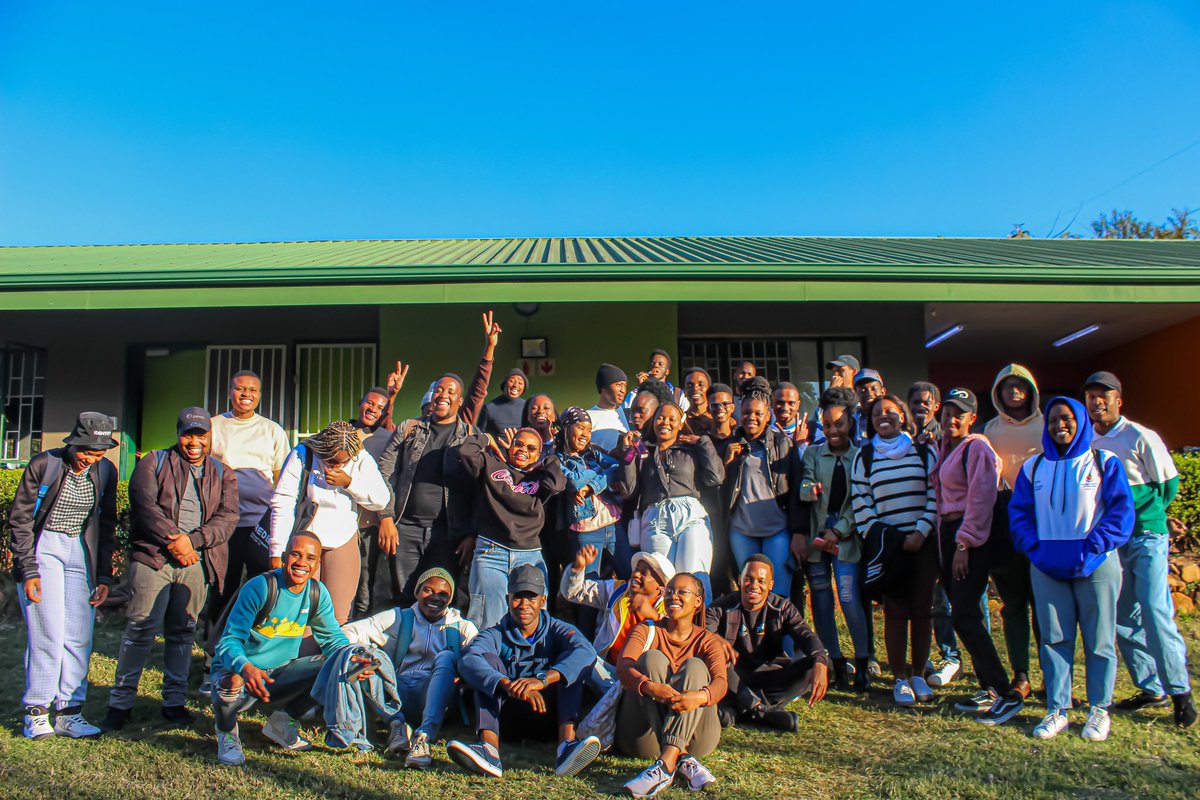 The 2023 Geekulcha Annual Hackathon will be off the chains 🙌🔥

Thus far we have 100 + teams registered to participate. Let's get it to 150 teams 😎

👉🔗 hackathon.gklink.co

#GKHack23