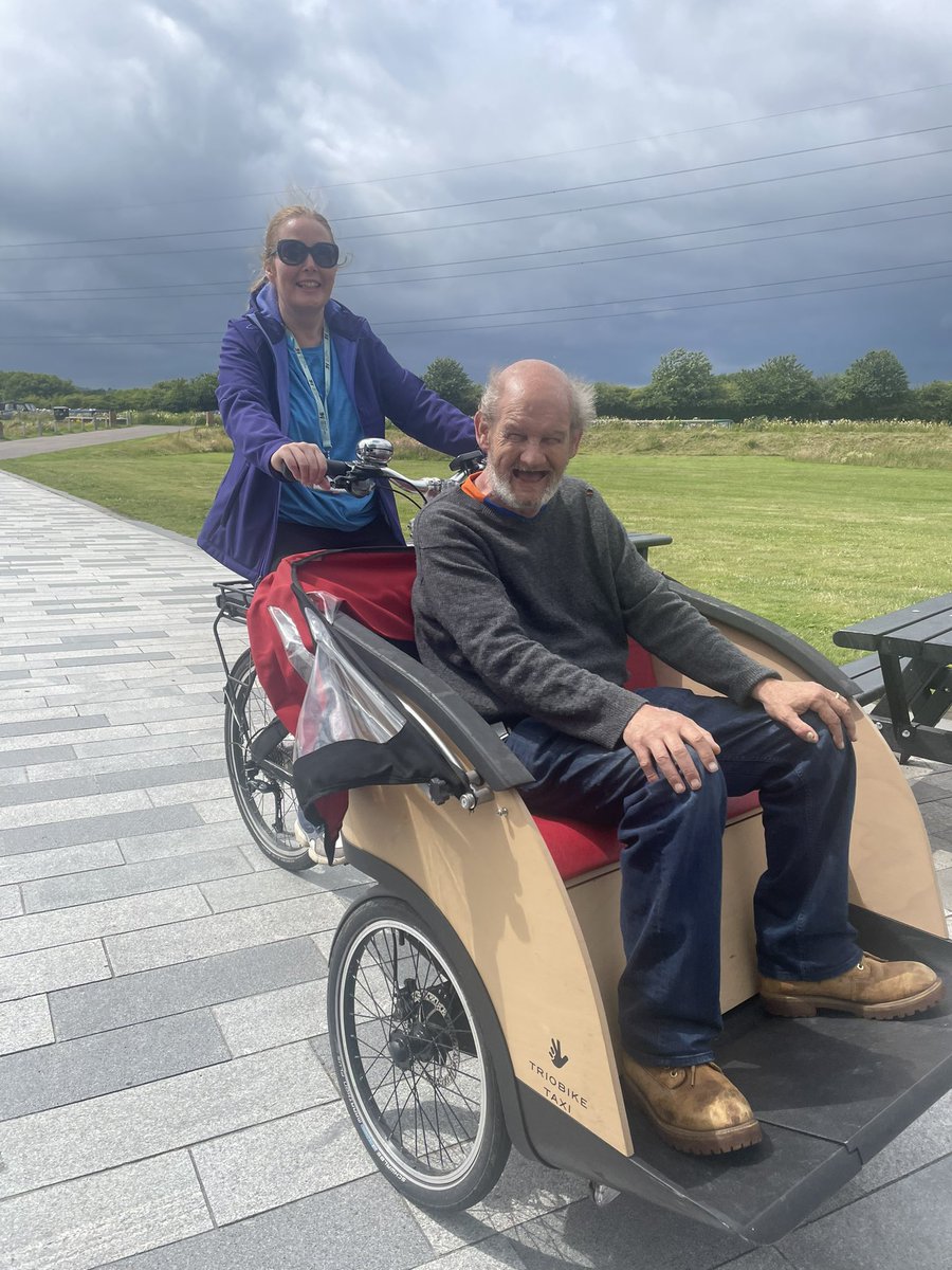 Piltonequality's tweet photo. Our Neighbourhood Group had an amazing time last Friday at the Kelpies in Falkirk.  

The group were treated to a cycle around the area courtesy of 4 volunteers from @CWAScotland, with the team whizzing us around on their trishaws. Thanks for a great experience! https://t.co/gZADdhKVSK