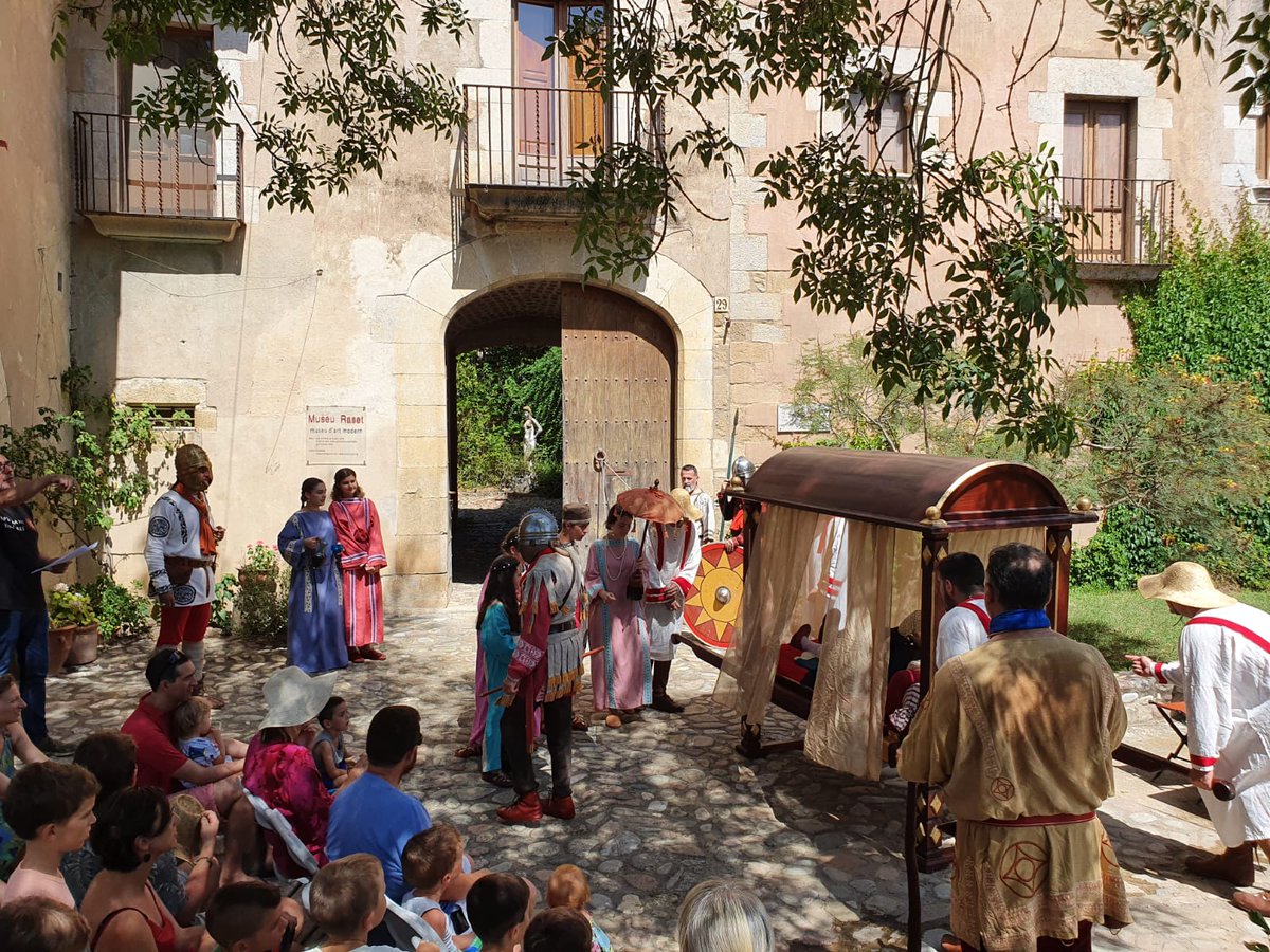 Aj_CerviadeTer's tweet photo. Us deixem un recull de fotos de la Festa Major de Raset!🎉🙋
Gràcies al @jovent per organitzar les festes i a tothom per venir a participar!🤗💪
#FM
#Raset https://t.co/oK5jRrtKrw
