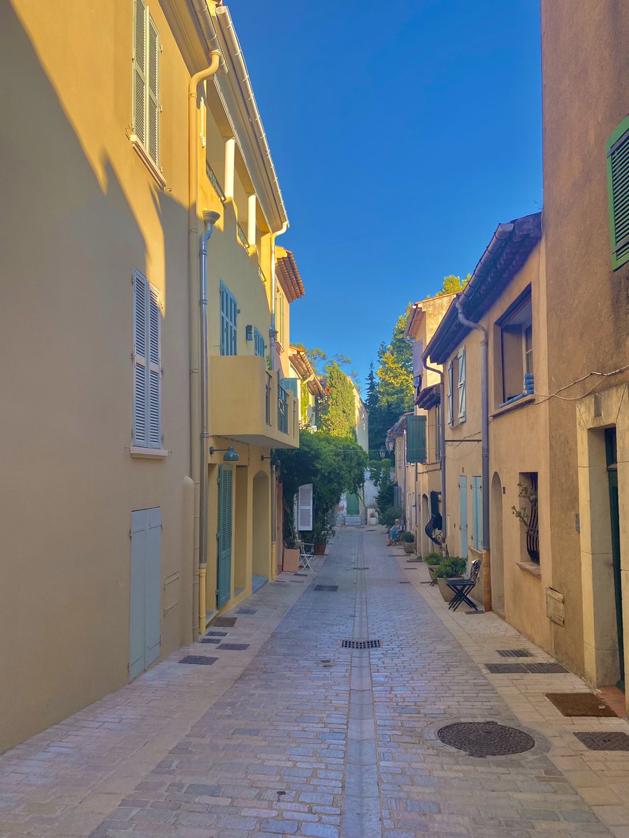 lauviaje's tweet photo. dans les rues de Saint-Tropez 💛

@GolfeStTropez @ilgsainttropez @StTropezMairie @ExploreNCA @VisitCotedazur #lauviaje #sainttropez #sttropez #coteazur #cotedazur https://t.co/NVWl0kE5kn