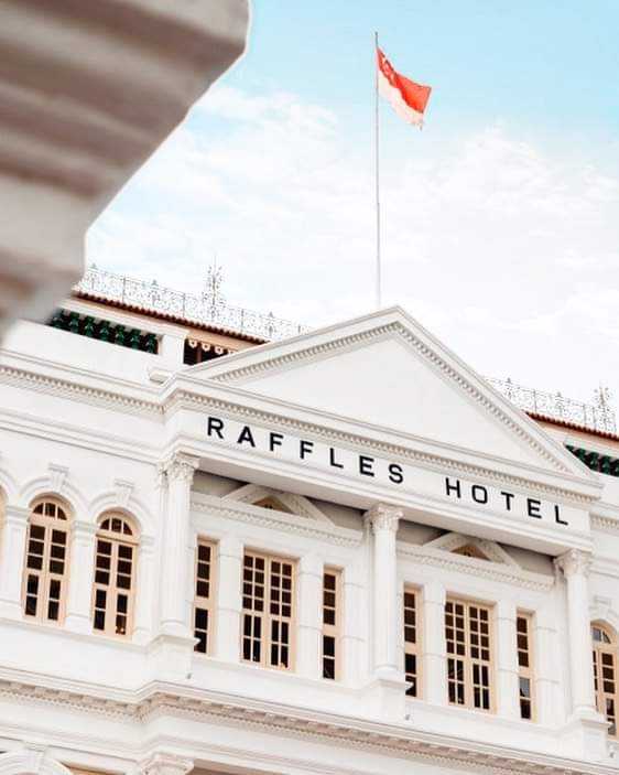 imranSa11984161's tweet photo. THE PLACE : RAFFLES HOTEL : SINGAPORE : A must visit place when you visit Singapore. Walk in and u get the perfumed smell at the lobby and it's an iconic building and the discovery of Raffles in Singapore! #G8 #RaffleaHotel #IconicBuilding #Singapore https://t.co/XIpauT3gjE