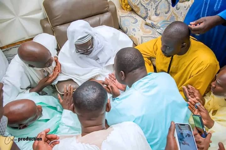 mamadousene371's tweet image. Visite du président Déthie fall chez le khalife général des mouride
#Dethiefall
#Senegal