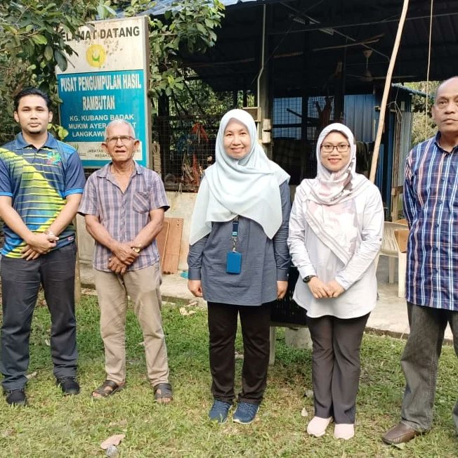 Lawatan kerja PFN Kedah Cik Zuriana Mat Adam ke Peserta Kontrak Pemasaran Rambutan Anak Sekolah Kampong Kubang Badak Langkawi