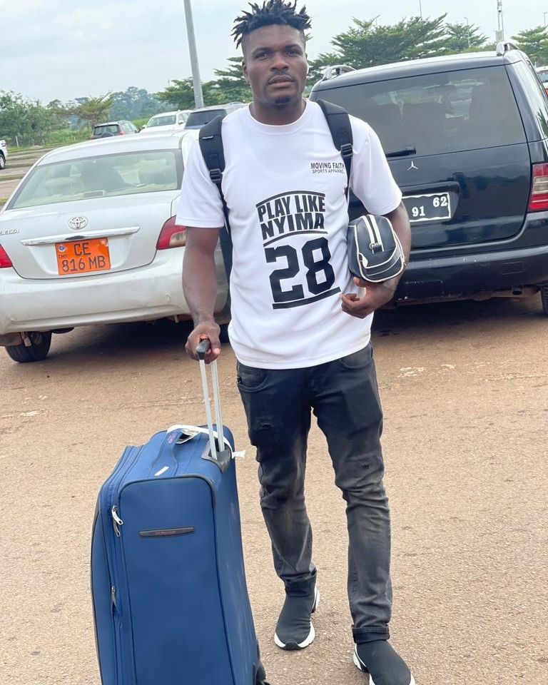 Want to look stylish like ex  @RiversUnitedFC's #Cameroonian defender, Dennis Ndasi? Then grab this chance from @Nyimason28's #lifestylebrand.

#AwesomeShirts has two #PlayLikeNyima products for #Lagos fans.
@AwesomeShirts23 has details.

#NaijaSuper8 
#NaijaSuper8WithOjeks