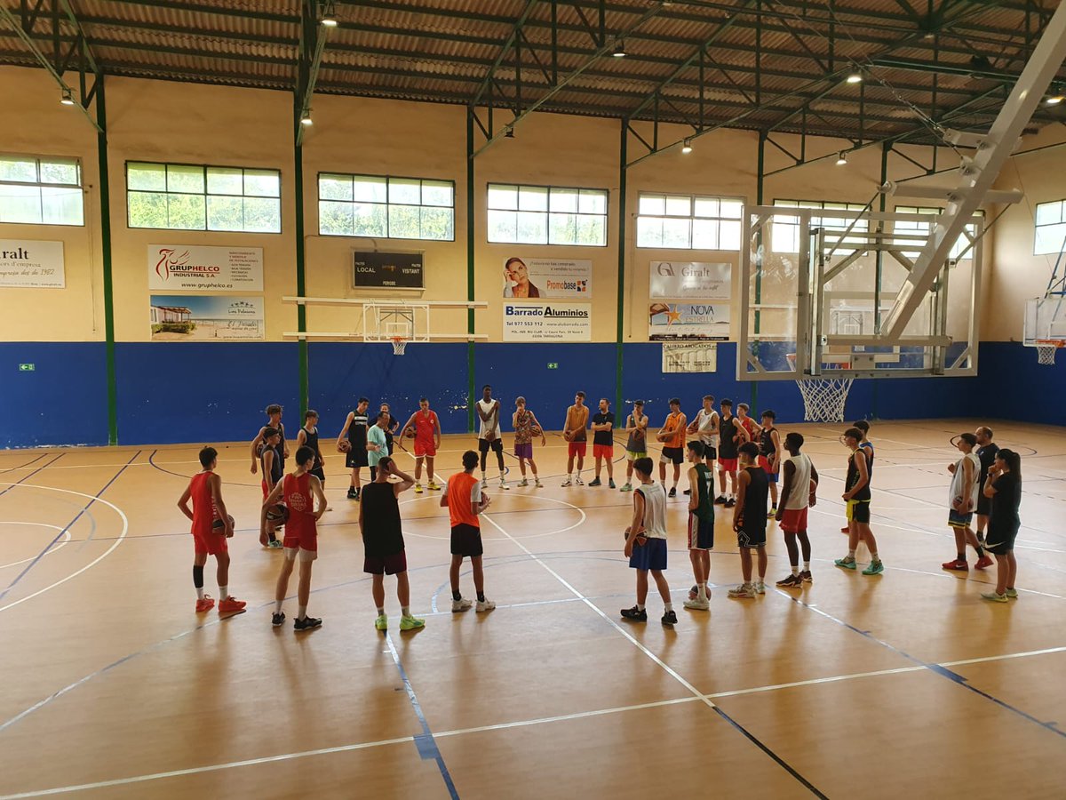 FCBQtecnic's tweet photo. CAMPUS l 🏀A Tarragona els cadets segueixen sumant sessions a la @LaSalleTgn i al pavelló de Sant Pere i Sant Pau @TGNAjuntament 📷
@FCBQ https://t.co/TmE3HS4Sw3