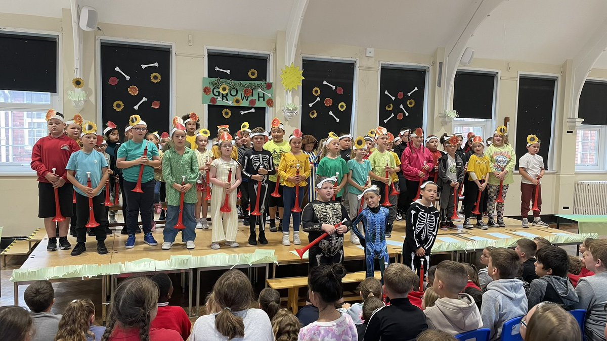 BubsyTownhill's tweet photo. Year 3 loved performing our end of year show all about our topic of ‘Growth’! #THCy3 #performance #Growth #growthmindset https://t.co/7oXKOZm3Dh