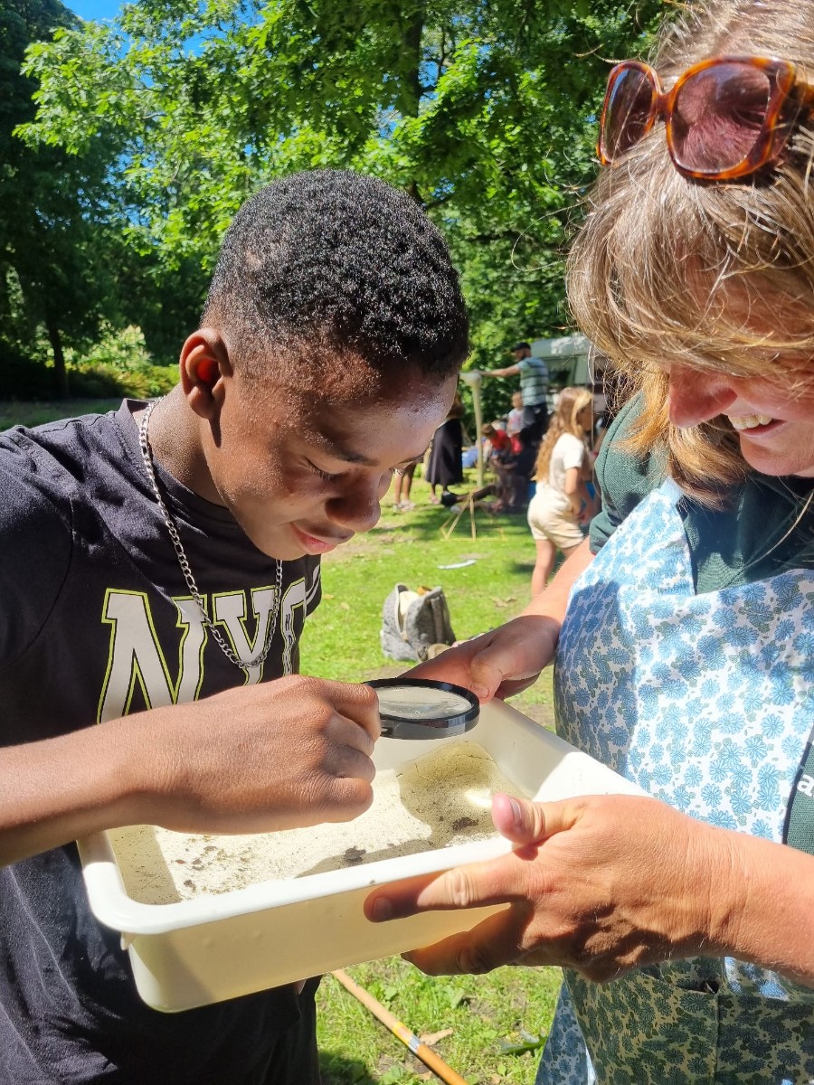 Het is vakantie! Elke dinsdag van 13:00-15:00 in de zomervakantie is er een natuurworkshop bij Milieueducatie in het Zuiderpark. Je kunt je inschrijven voor 'Kunst uit de natuur', 'Pannenkoeken bakken' en 'Slootjessafari' via: milieueducatiedenhaag.nl/site/Activitei… 

#kinderactiviteit #nme
