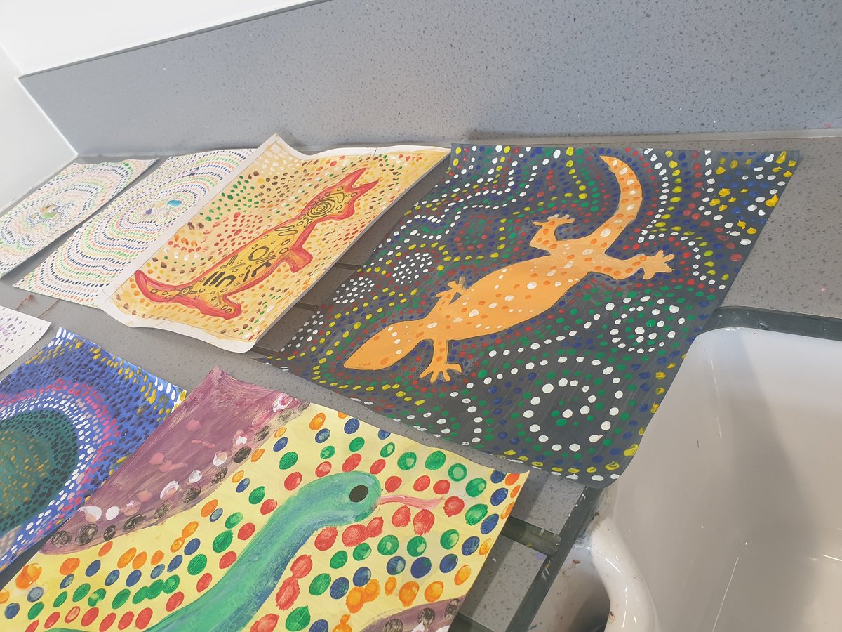 ArtHethersett's tweet photo. Activities week has started with art week students making some aboriginal work @AcadHethersett 🦥 https://t.co/wLo662HJZt