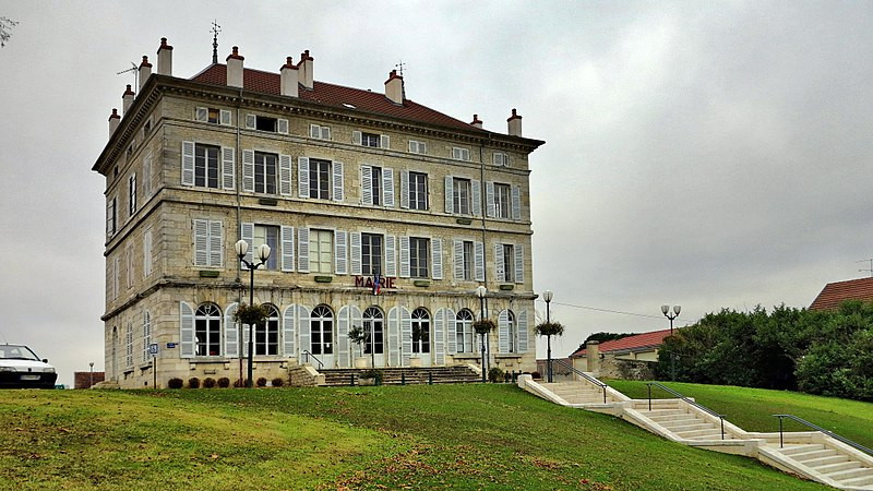 MonumentumFr's tweet photo. Maison de maître de forges à #Fraisans (#Jura) Construction 1er quart XIXe siècle. Façades et toitures ; grand escalier avec sa rampe et sa cage décorée (cad. ZC 293) : inscription par arrêté du 16 décembre 1...
Suite 👉 https://t.co/D2B6NhquLf
#Patrimoine #MonumentHistorique https://t.co/PBi8PSsHJp