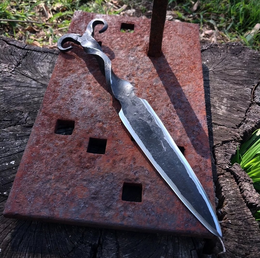 KyleThe13thwolf's tweet photo. Forge untill al dente
.
.
.
.
.
#blacksmith #blacksmithing #blacksmiths #blacksmithtools #blacksmithshop #blacksmithlife #blacksmithart #blacksmithforge #blacksmithartstudio #artistblacksmith #blacksmithhammer #blacksmithdesigner #blacksmithsundays #blacksmithartist https://t.co/R24zovSzVN