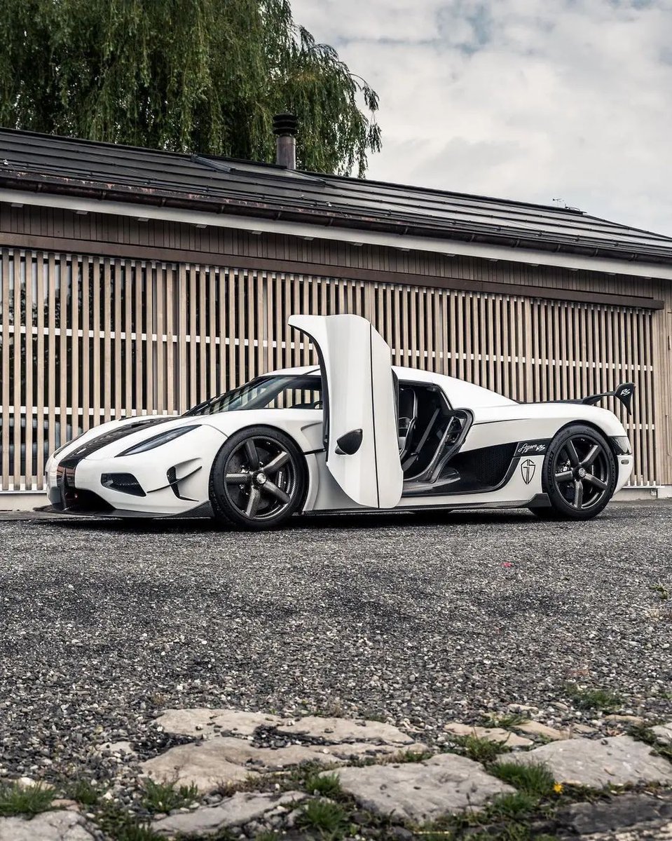 michele69028102's tweet photo. #koenigsegg agera https://t.co/HJ75GjXDaL