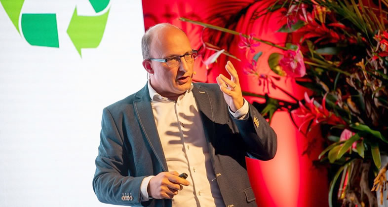 Pack Online tweet media