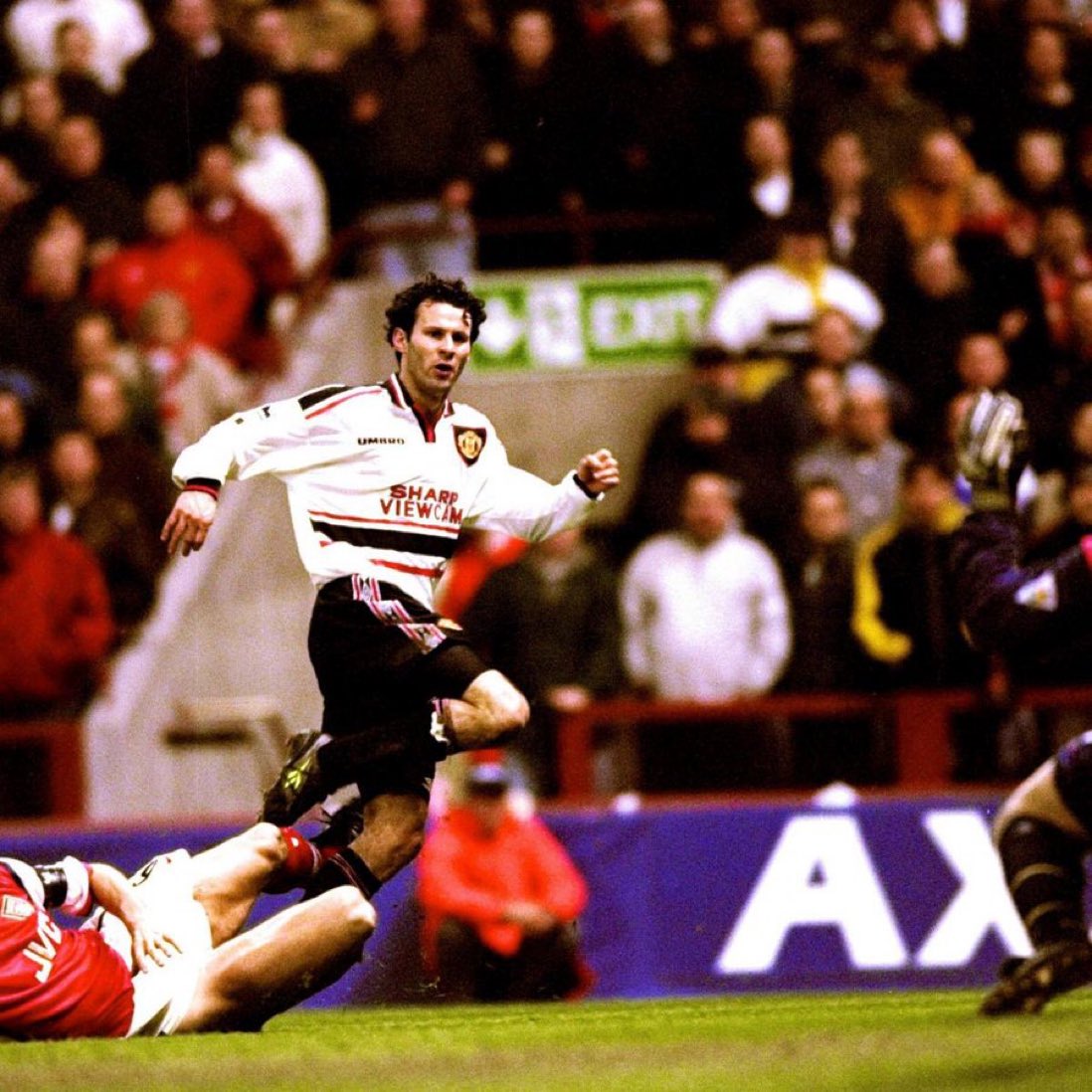 Frank Khalid OBE (@frankkhaliduk) on Twitter photo ๐ซ๐ท Zinedine Zidane - โIf he was French, Pires or myself would have been on the bench.โ
๐ฎ๐น Alessandro Del Piero - โOnly two players made me cry when watching football, one was Diego Maradona and the other Ryan Giggs.โ
๐ด๓ ง๓ ข๓ ณ๓ ฃ๓ ด๓ ฟ Sir Alex Ferguson - โItโs almost impossible to replace a ๐ซ๐ท Zinedine Zidane - โIf he was French, Pires or myself would have been on the bench.โ
๐ฎ๐น Alessandro Del Piero - โOnly two players made me cry when watching football, one was Diego Maradona and the other Ryan Giggs.โ
๐ด๓ ง๓ ข๓ ณ๓ ฃ๓ ด๓ ฟ Sir Alex Ferguson - โItโs almost impossible to replace a