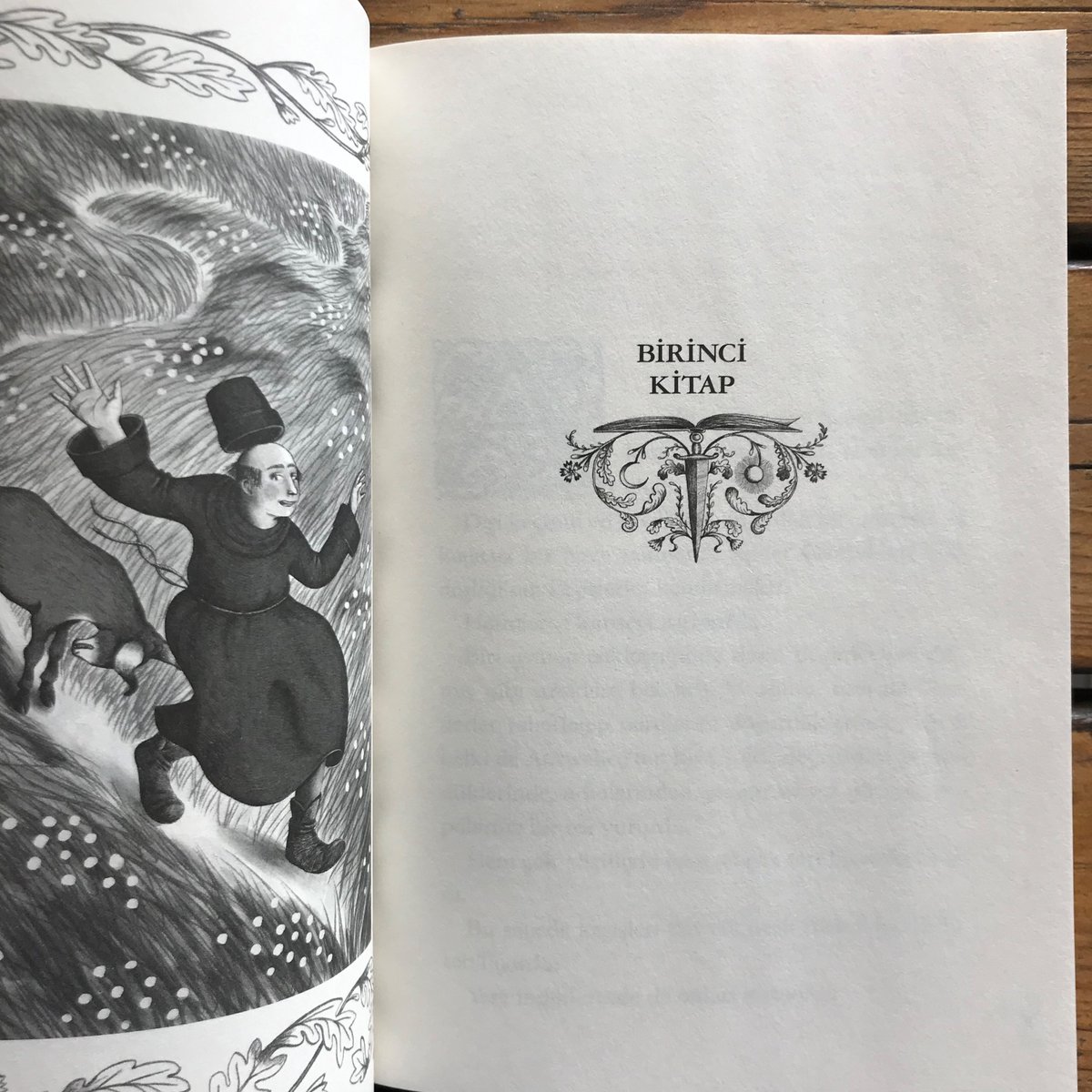 Yeni Kitap!
Beatryce’in Sırrı artık Türkçe'de...
256 sayfa

Dünyaca ünlü yazar Kate DiCamillo’nun kaleminden ve Sophie Blackall’ın eşsiz çizimleriyle

#kitap #arkadaşyayınevi #katedicamillo #sophieblackall #okuma #sihirbazınfili #netflixturkiye