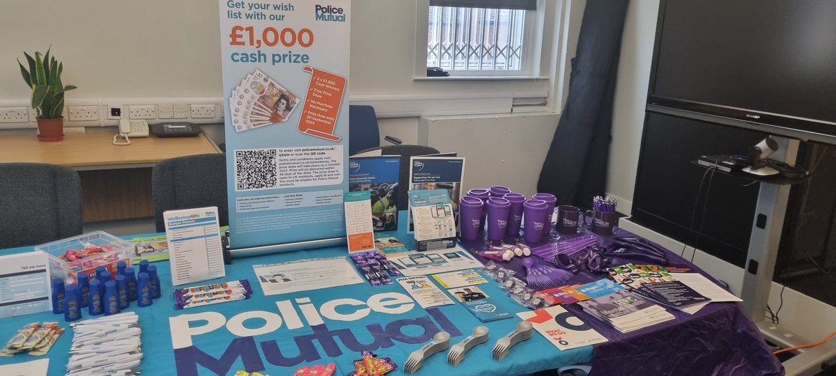 Faye_PMAS's tweet photo. I'm @WestYorksPolice #FCR @WYP_Contact #ConferenceRoom1stFloor today with the lovely George from @unison_wyp
Please come along and say Hi
Lots of information, goodies & Scouse banter
#PoliceStaff #PoliceFamily #OneTeam #Wellbeing #LetsHaveAChat #Brew https://t.co/XDqXMlrlVZ