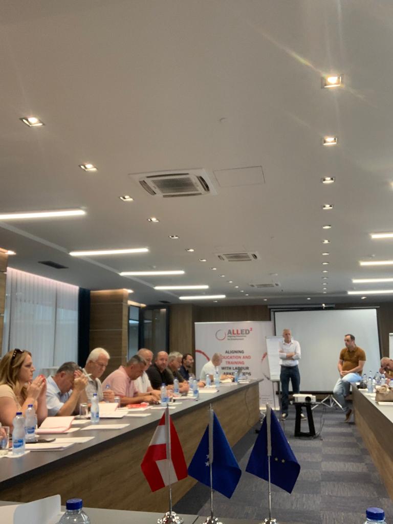 alled_2's tweet photo. ⏰#ALLED2 team is currently holding a two days training for the TOTs on the structured cooperation between #VocationalEducationAndTrainingInstitutions and the #PrivateSector through its contracted experts✅
#CreatingSustainability #VETI #Businesses https://t.co/deBdGeVxQo